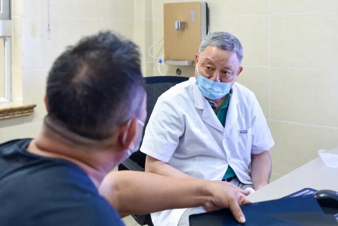 sararz特邀足踝外科专家俞光荣