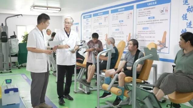 betway在线登陆运动处方师在基层运动促进健康站进行业务指导