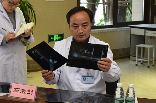 <a href='http://www.sararz.com/a/1471.html' target='_blank'><u>石荣剑</u></a>副院长